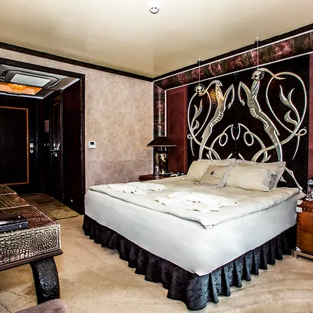 Royal Castle Design & 5*