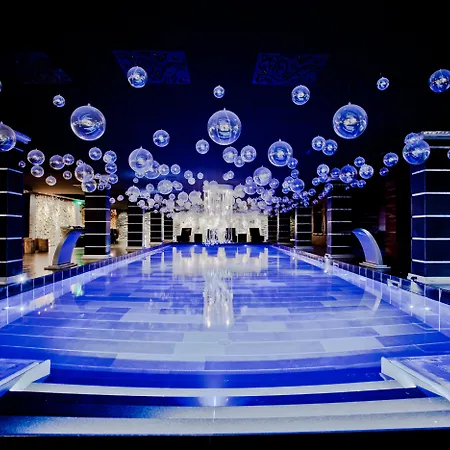 Royal Castle Design & Hotell 5*