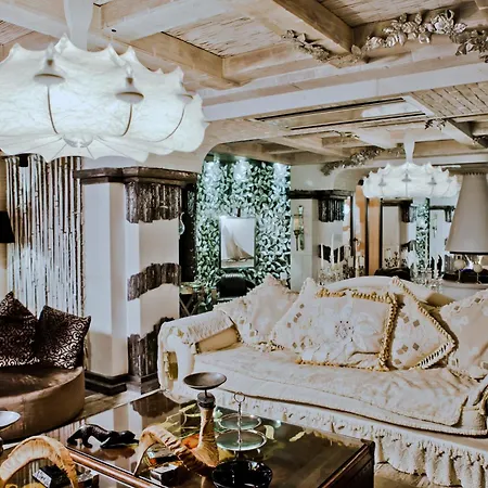 Royal Castle Design & Hotell