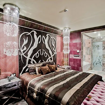 Royal Castle Design &