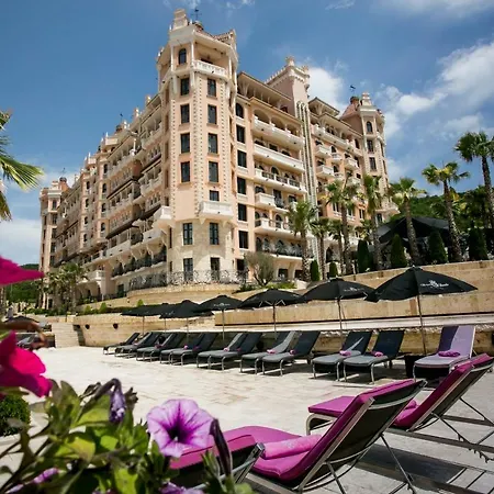 Royal Castle Design & Hotel