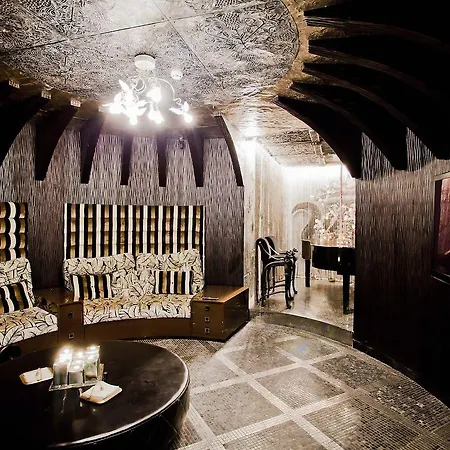 Royal Castle Design & 5* 엘레니테