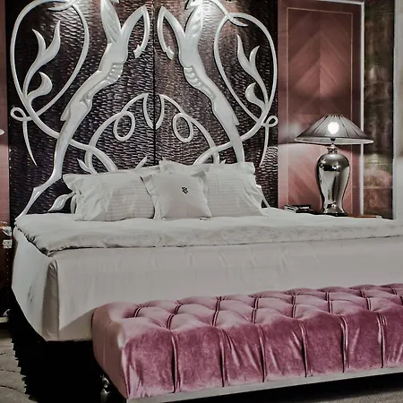 호텔 Royal Castle Design & 엘레니테