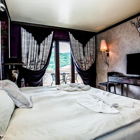 Royal Castle Design & 5* 엘레니테