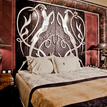 Royal Castle Design & 호텔