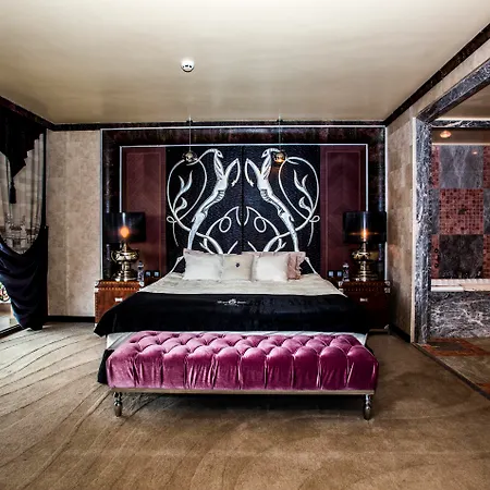 Royal Castle Design &