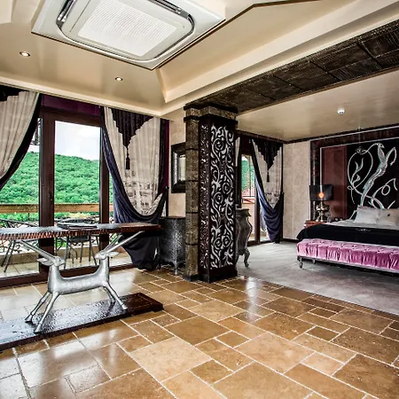 호텔 Royal Castle Design & 엘레니테