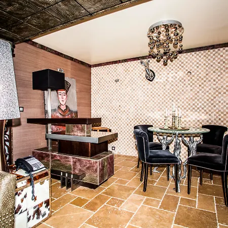 Royal Castle Design & 엘레니테