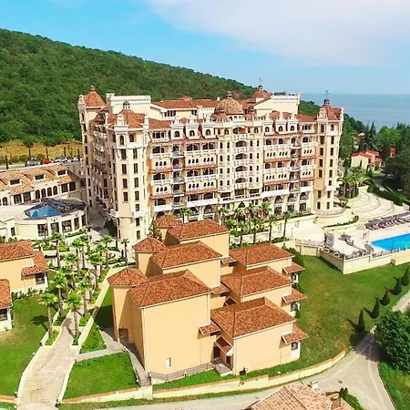 Royal Castle Design & 호텔 엘레니테