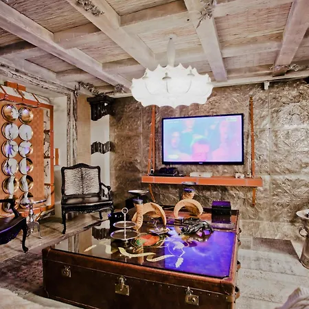 Royal Castle Design & 호텔 엘레니테