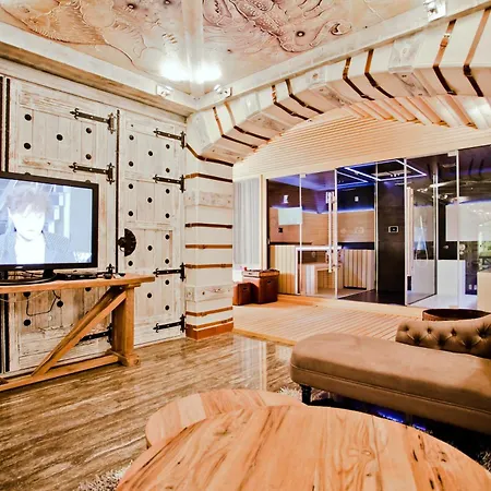 Royal Castle Design &