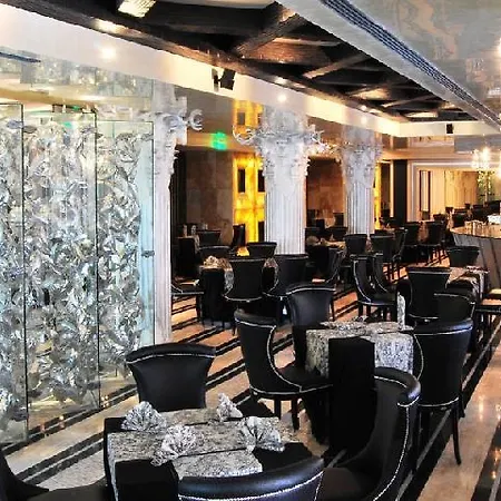 Royal Castle Design &