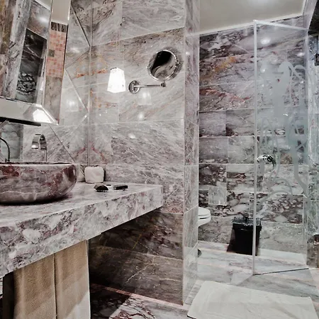 Royal Castle Design &