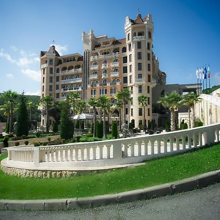 Royal Castle Design & 호텔 엘레니테