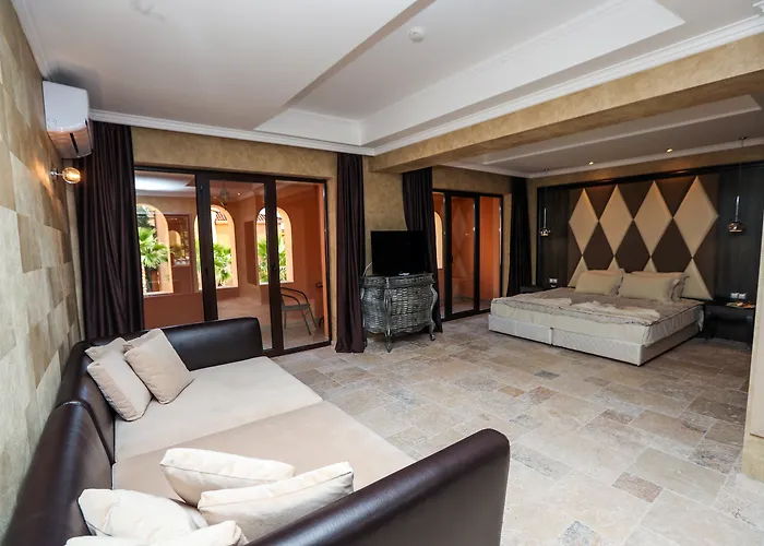 Royal Castle Design &