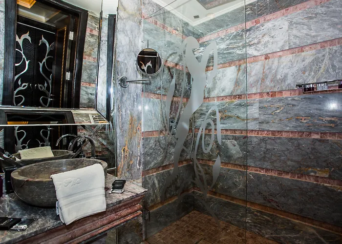 Royal Castle Design & Hotel Elenite