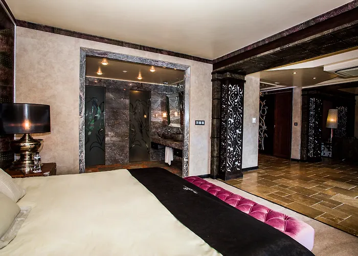 Royal Castle Design & Otel Elenite