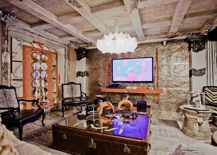 Royal Castle Design & Otel Elenite