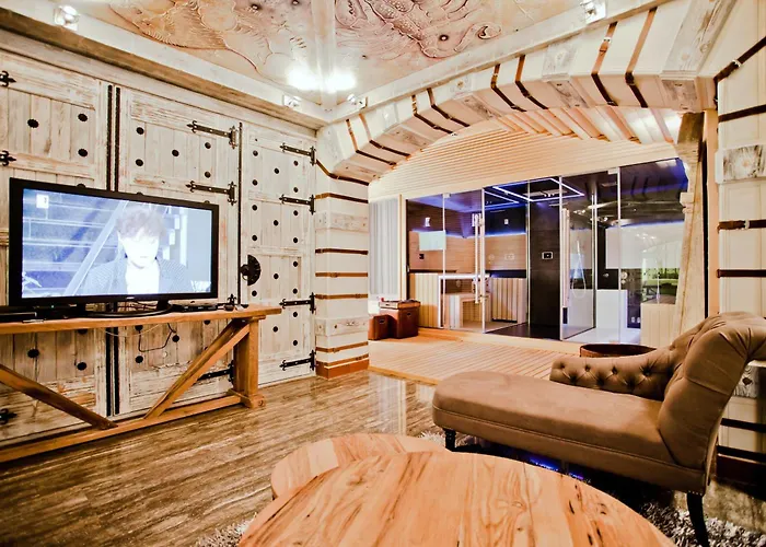 Royal Castle Design &