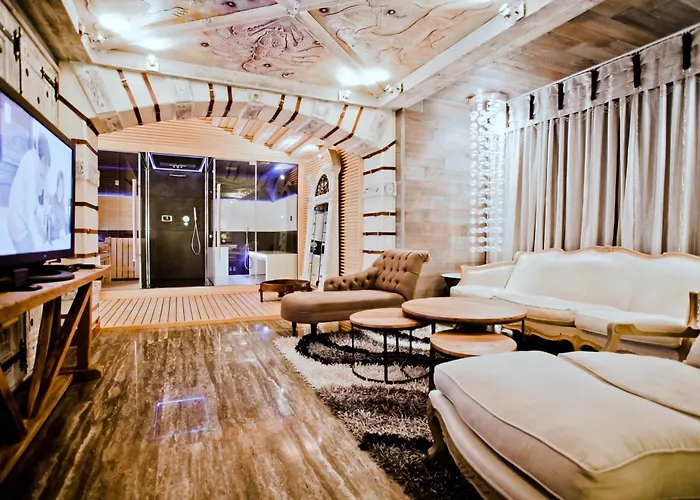 Royal Castle Design & Hotel